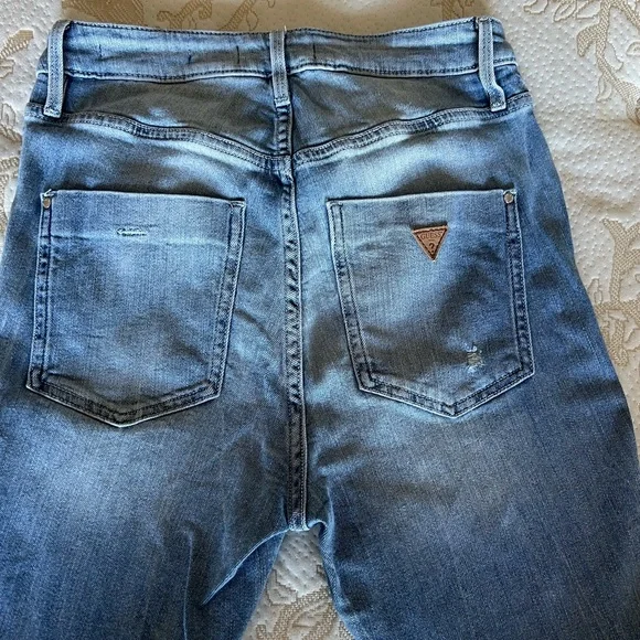 Guess Ripped Knee Jeans - Picture 5 of 5